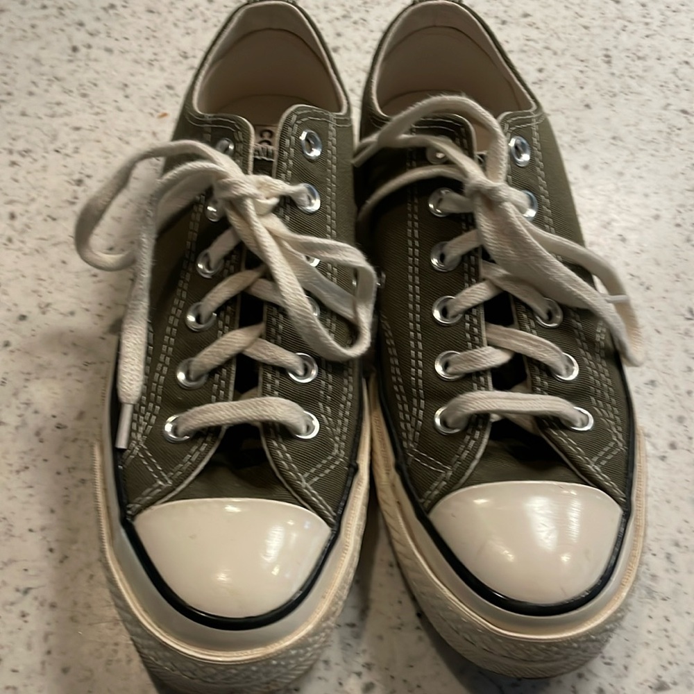 Chuck Taylor Converse All Star mossy green low tops women’s size 8 Men’s size 6
